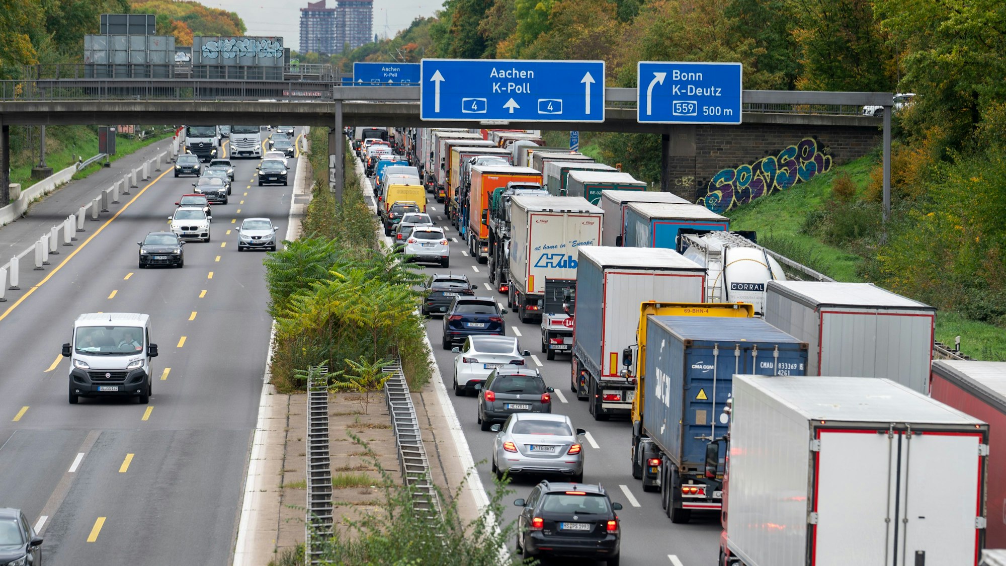 Stau auf der Autobahn 4 am Kreuz Heumar. (Archivfoto)