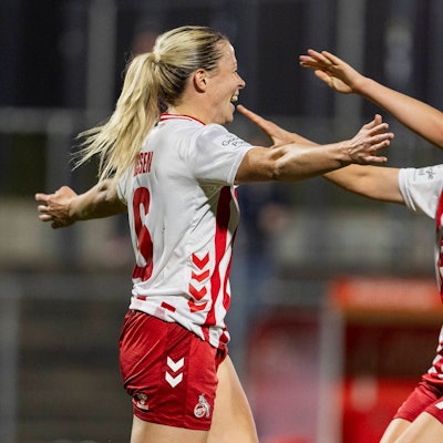 Google Pixel Frauen-Bundesliga: 1. FC Köln - Union Berlin 12.10.2025 Sandra Maria Jessen 1. FC Köln, 6 jubelt nach ihrem Tor zum 2:1 mit Anna-Lena Stolze 1. FC Köln, 7 am 6. Spieltag der Google Pixel Frauen-Bundesliga im Spiel 1. FC Köln gegen Union Berlin am 12.10.2025 im Franz-Kremer-Stadion in Köln. Copyright: xBEAUTIFULxSPORTS/Meuselx