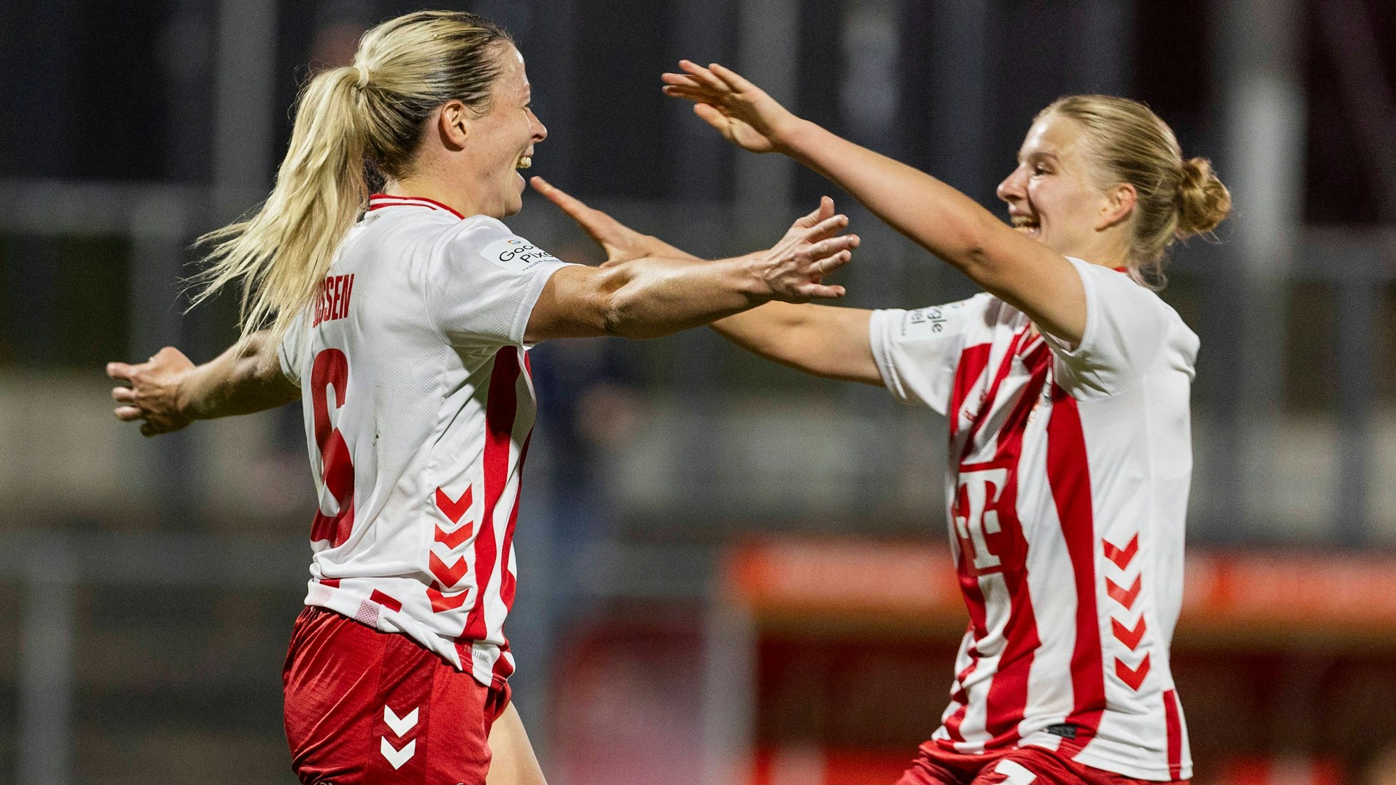 Google Pixel Frauen-Bundesliga: 1. FC Köln - Union Berlin 12.10.2025 Sandra Maria Jessen 1. FC Köln, 6 jubelt nach ihrem Tor zum 2:1 mit Anna-Lena Stolze 1. FC Köln, 7 am 6. Spieltag der Google Pixel Frauen-Bundesliga im Spiel 1. FC Köln gegen Union Berlin am 12.10.2025 im Franz-Kremer-Stadion in Köln. Copyright: xBEAUTIFULxSPORTS/Meuselx
