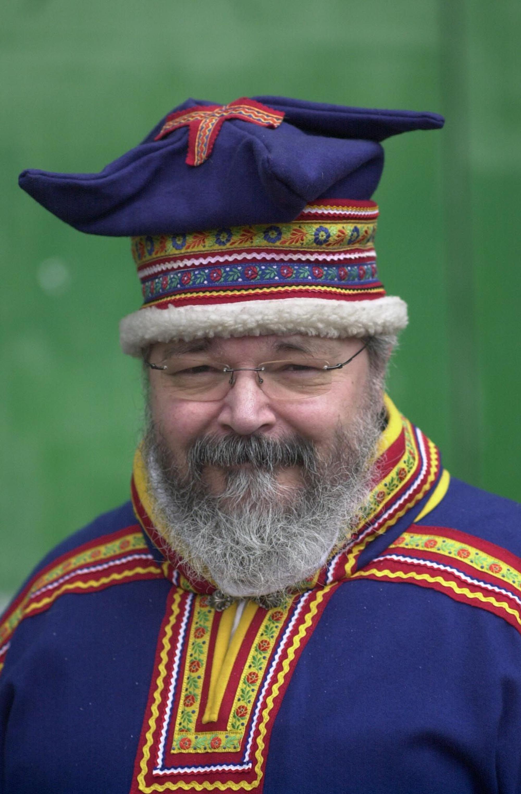 Der Finnland-Freund Bernhard Marewski in einer Tracht (2004).