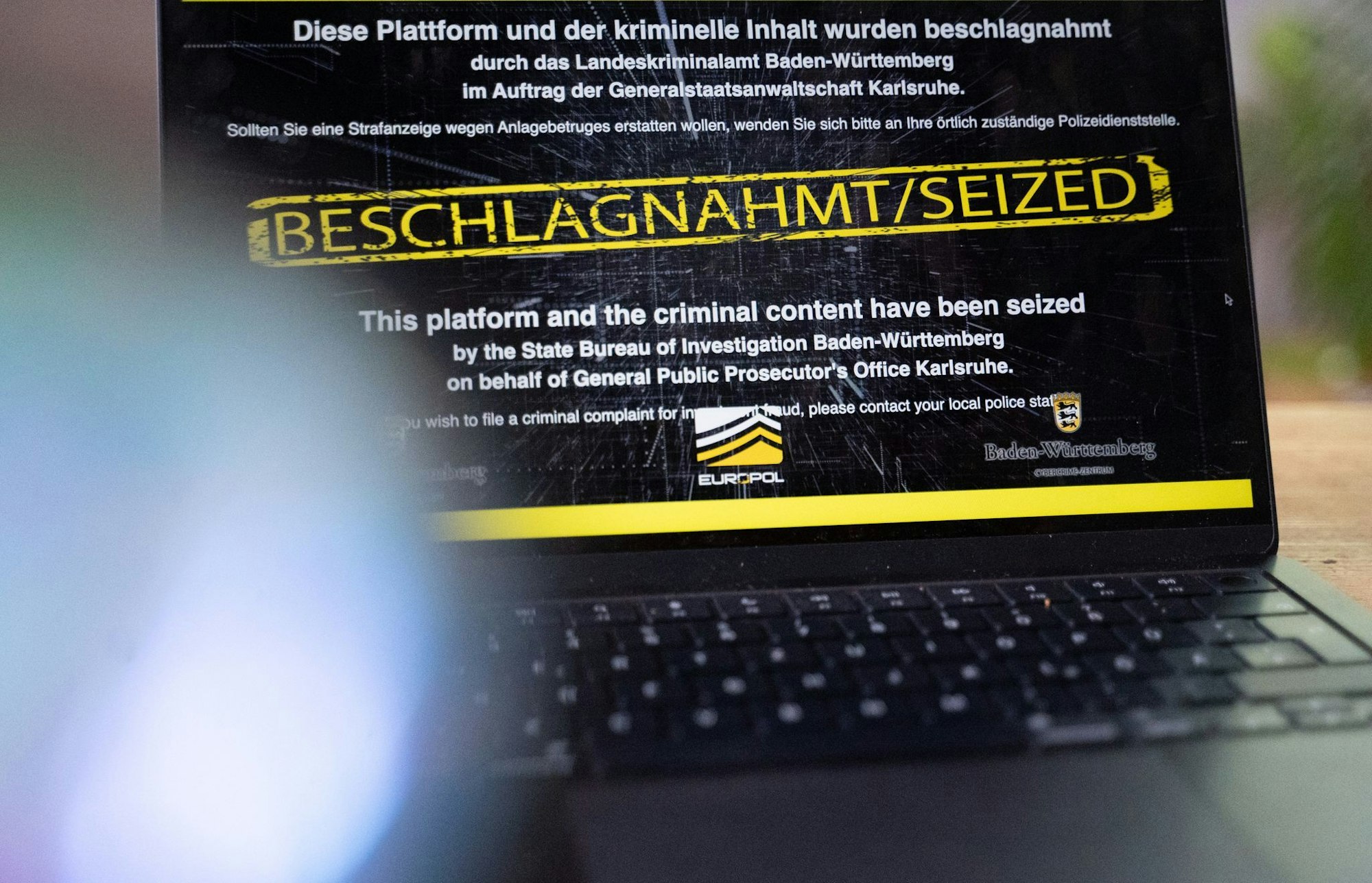 Wenn man die Adresse der beschlagnahmten Internetseiten eingibt, erscheint ein Sicherstellungsbanner der Behörden. (Archivbild)