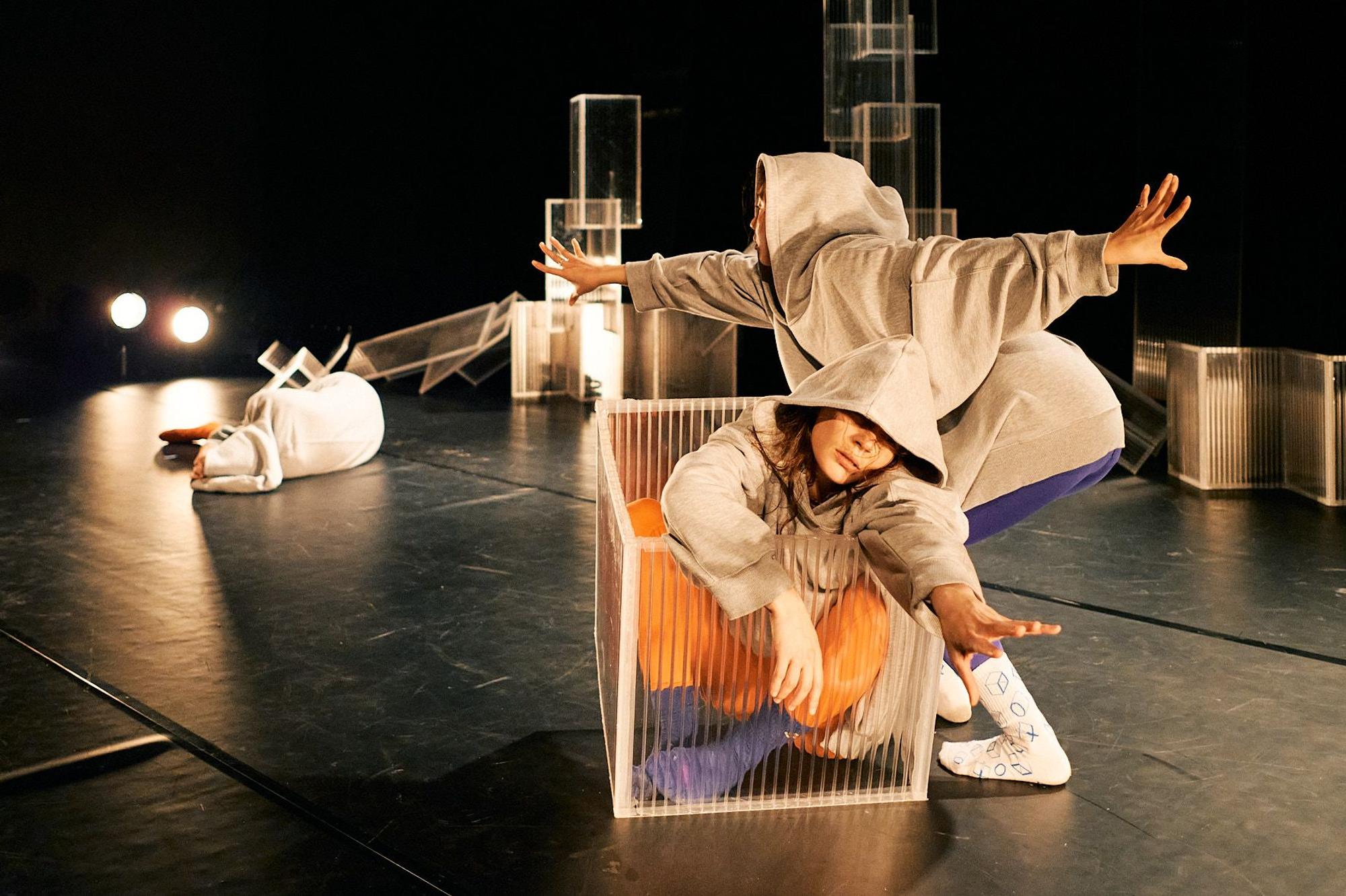 „Synapsen“ heißt die Tanzproduktion des Comedia Theaters und der Performing Group.