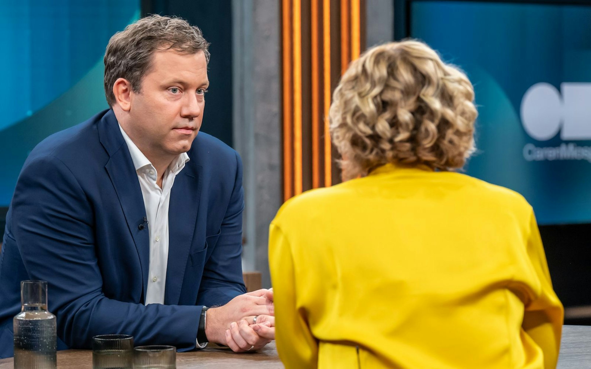 Caren Miosga sprach mit Vizekanzler und Finanzminister Lars Klingbeil auch über das Sondervermögen für die deutsche Infrastruktur. (Bild: ARD/Thomas Ernst)