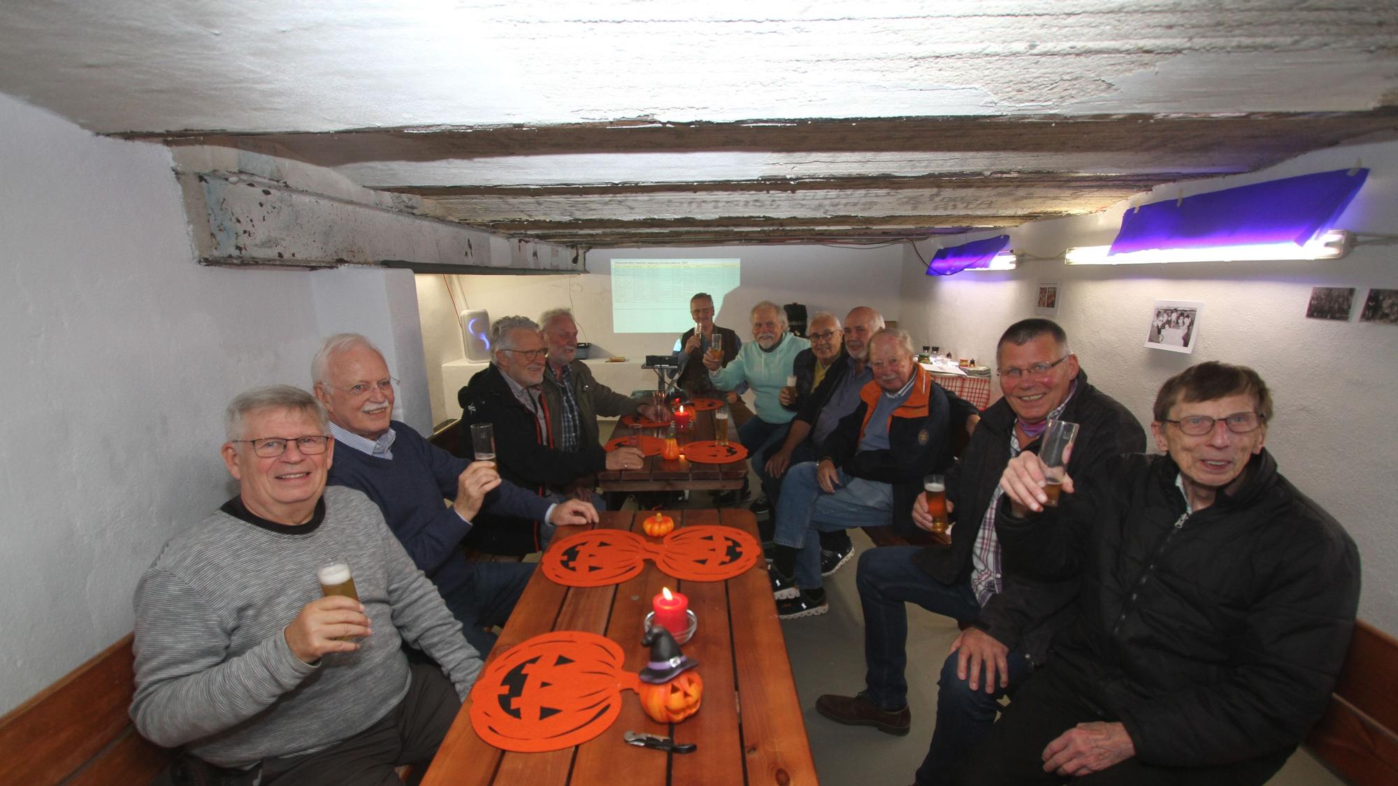 Im Top-Ken-Club ging es in den 1960ern hoch her. Die Mitglieder trafen sich jetzt noch einmal in ihrem Partykeller