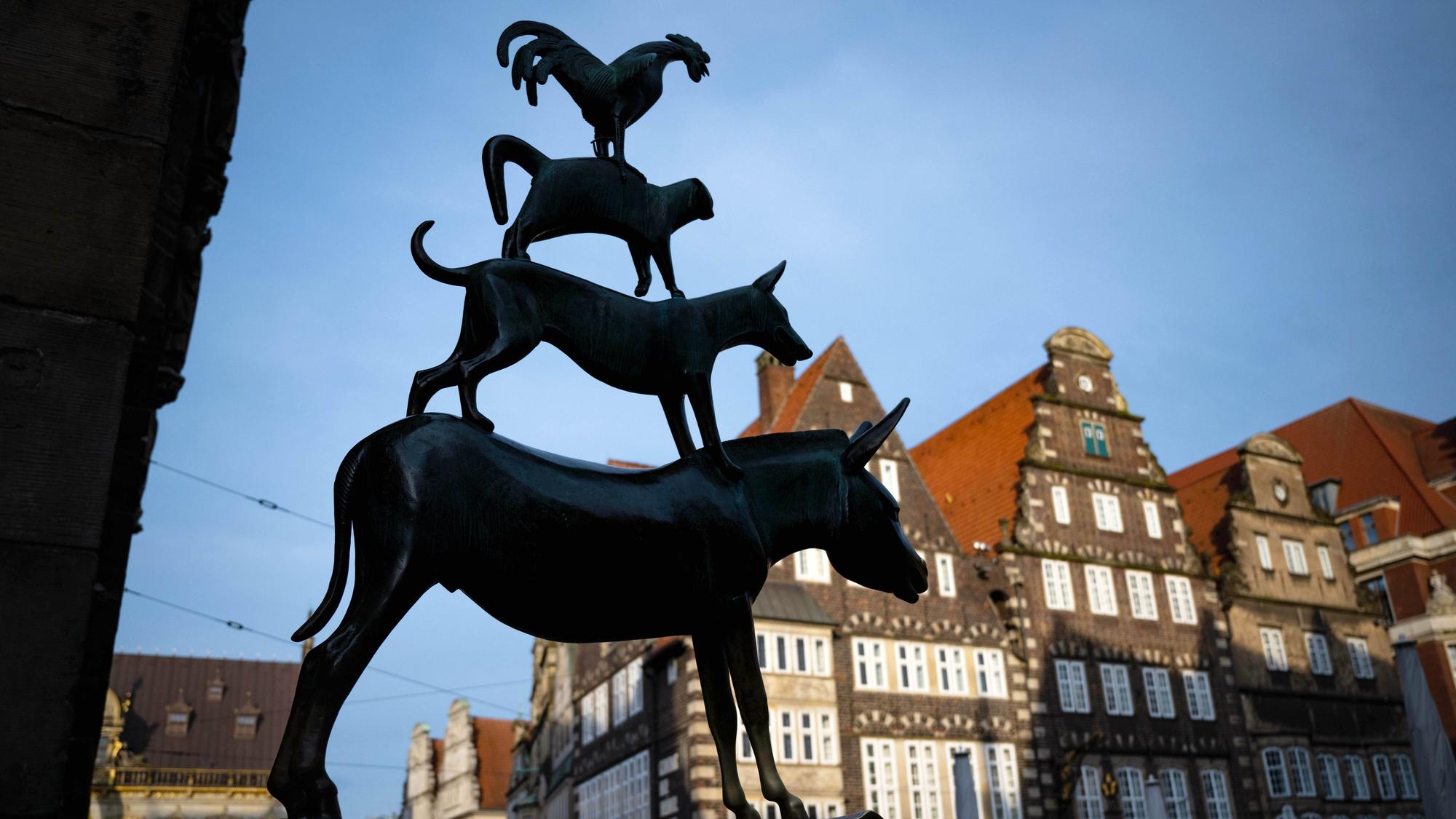 Die Bremer Stadtmusikanten am Rathaus in Bremen.