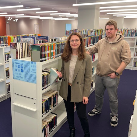 Das Bibliotheks-Führungsduo Christian Bürgin und Katharina Scholl z sehen von links.