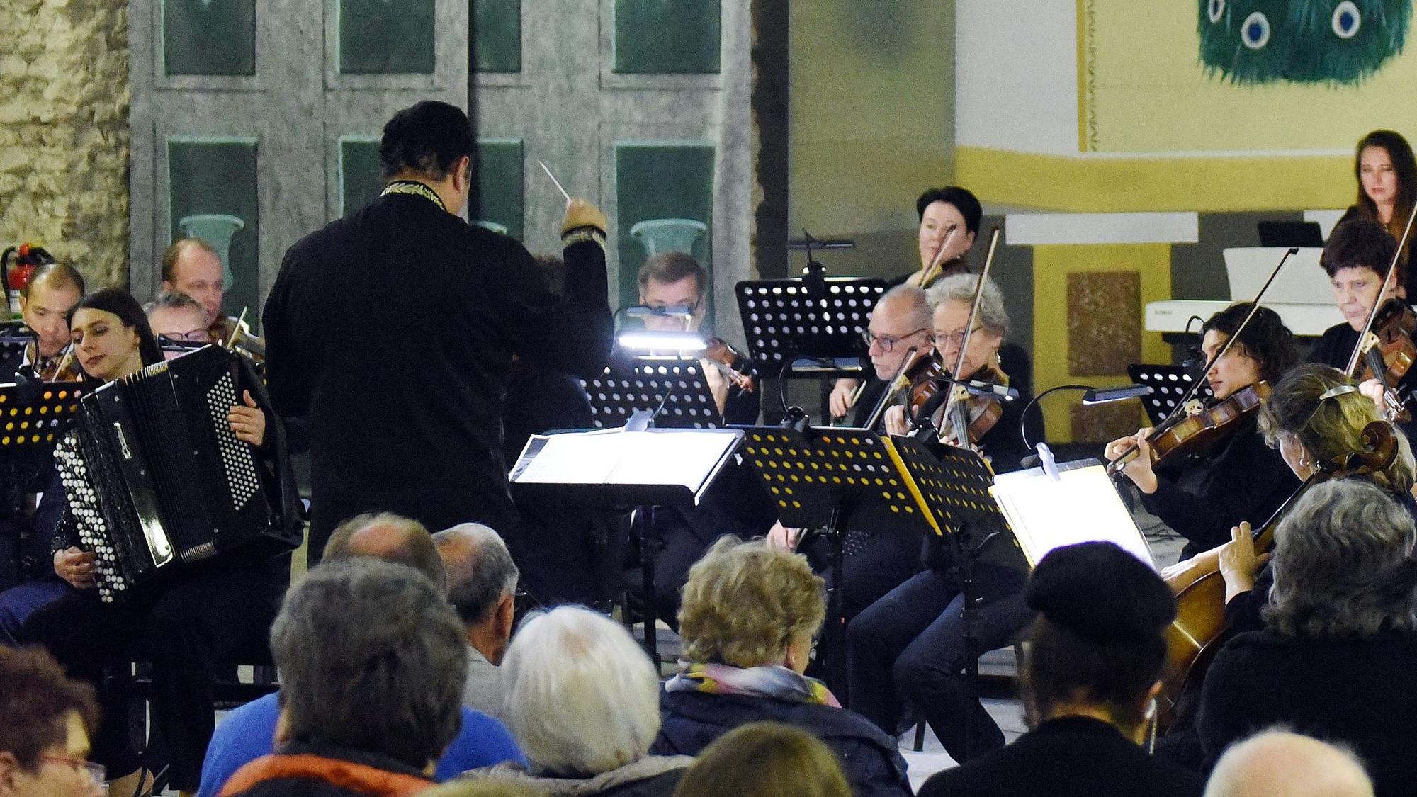 Ein Orchester.