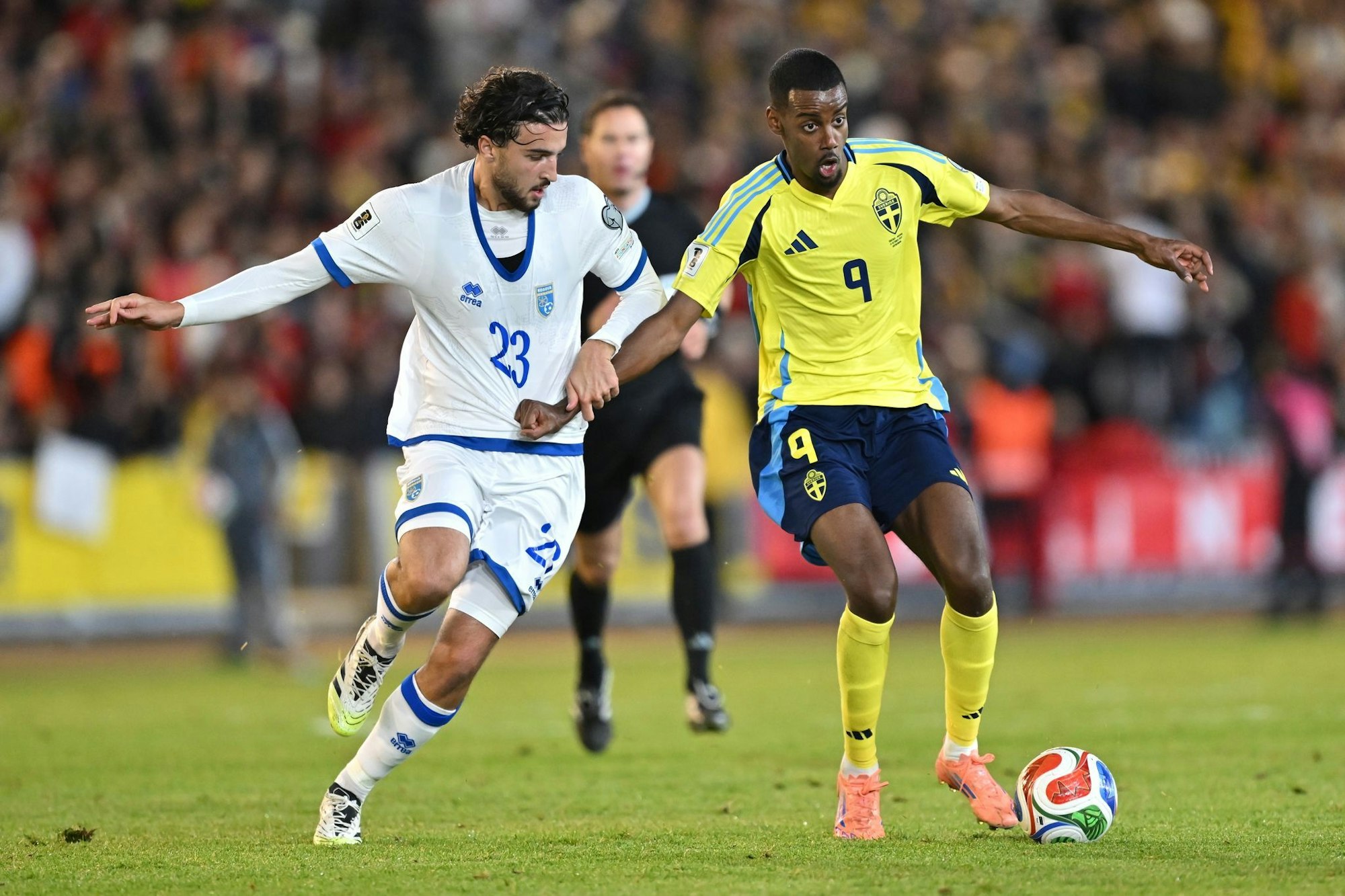 Torlos geblieben: Schwedens Stürmerstar Alexander Isak (r).