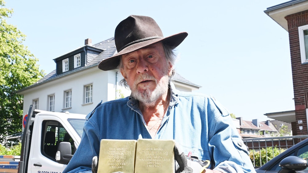 Im Juni dieses Jahres verlegte Gunter Demnig 61 neue Stolpersteine zur Erinnerung an deportierte Jüdinnen und Juden in Köln.