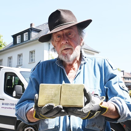 Im Juni dieses Jahres verlegte Gunter Demnig 61 neue Stolpersteine zur Erinnerung an deportierte Jüdinnen und Juden in Köln.