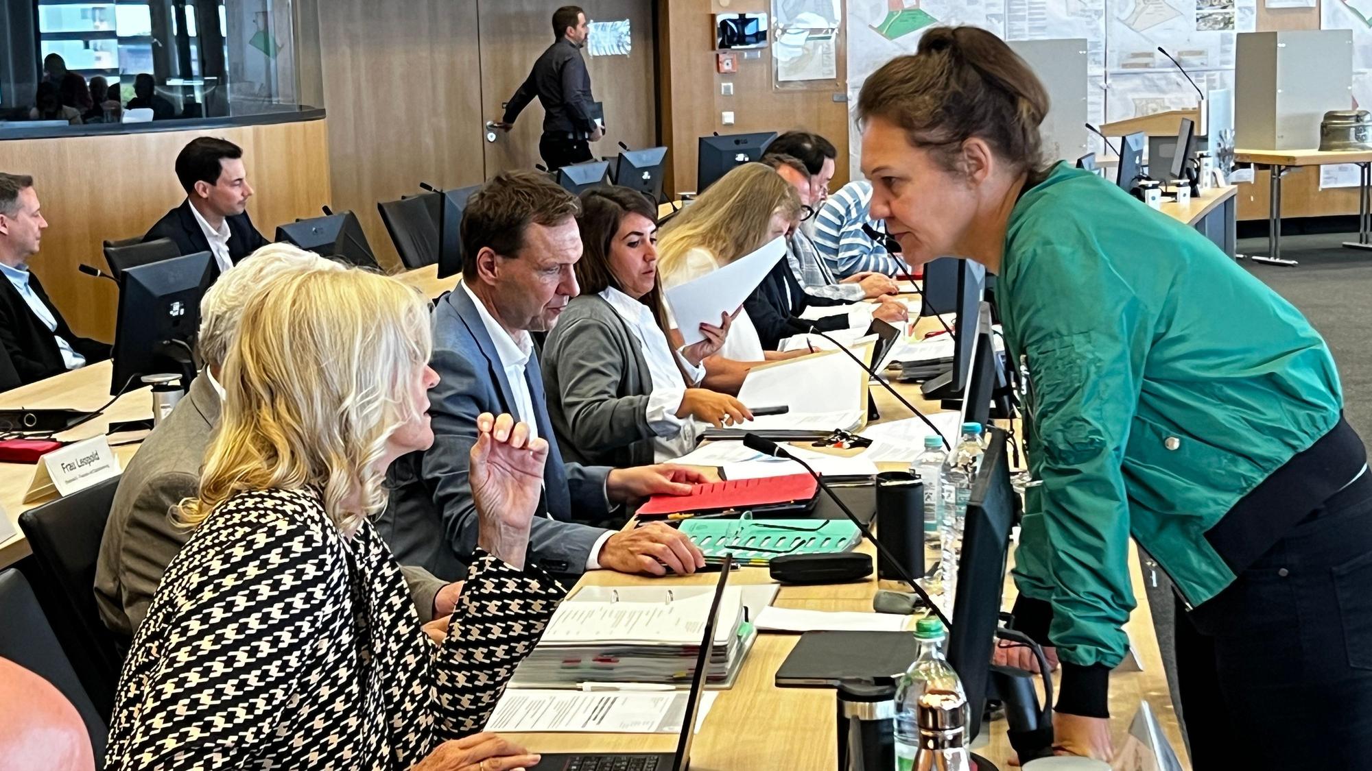 Ratssaal Leverkusen, Andrea Deppe, Claudia Wiese Bild: ralf Krieger