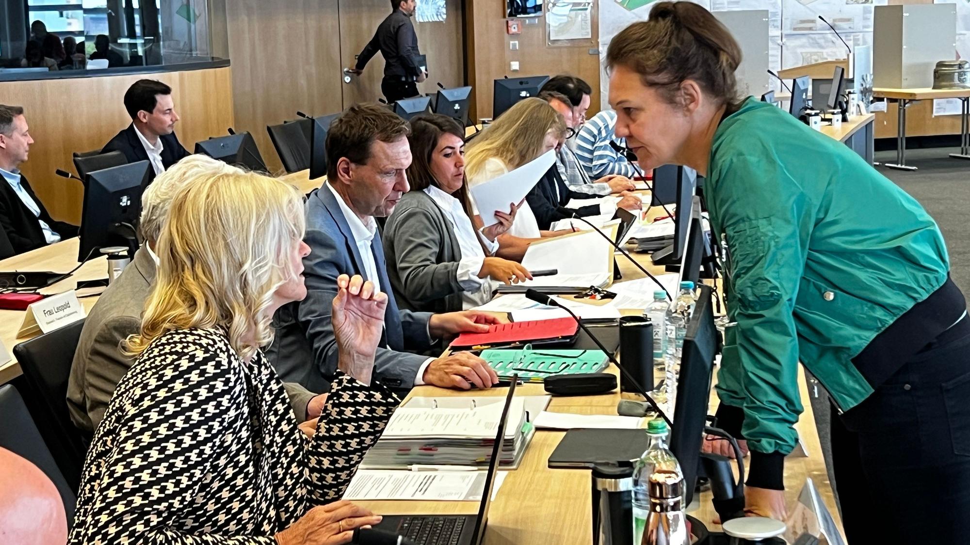 Ratssaal Leverkusen, Andrea Deppe, Claudia Wiese Bild: ralf Krieger