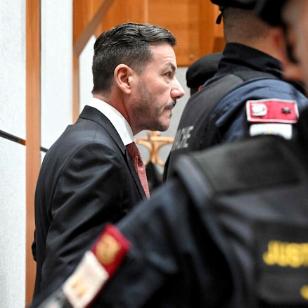 Rene Benko bei seiner Ankunft im Gerichtssaal in Innsbruck.