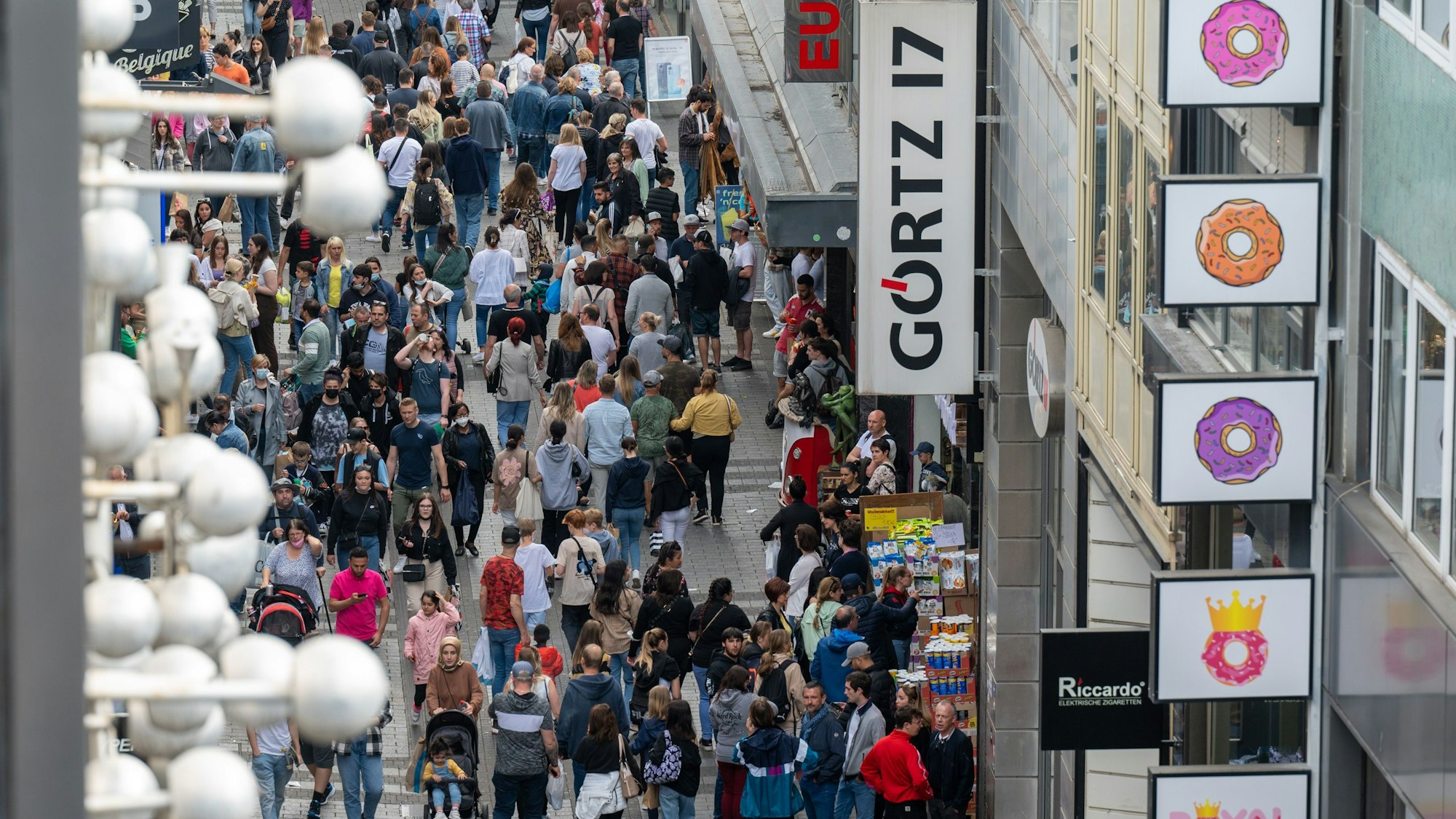 Köln: Blick von oben auf die Hohe Straße.