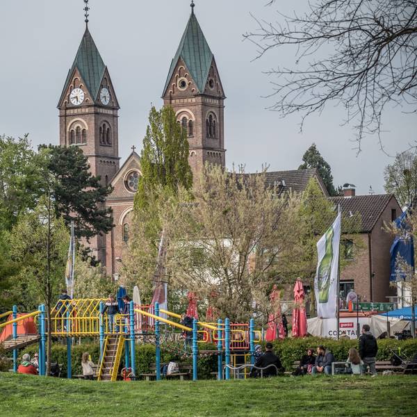 In Hitdorf gibt es einen von mehr als 100 Spielplätzen in Leverkusen, allesamt ohne Schadstoff-Gefahr für Kinder.