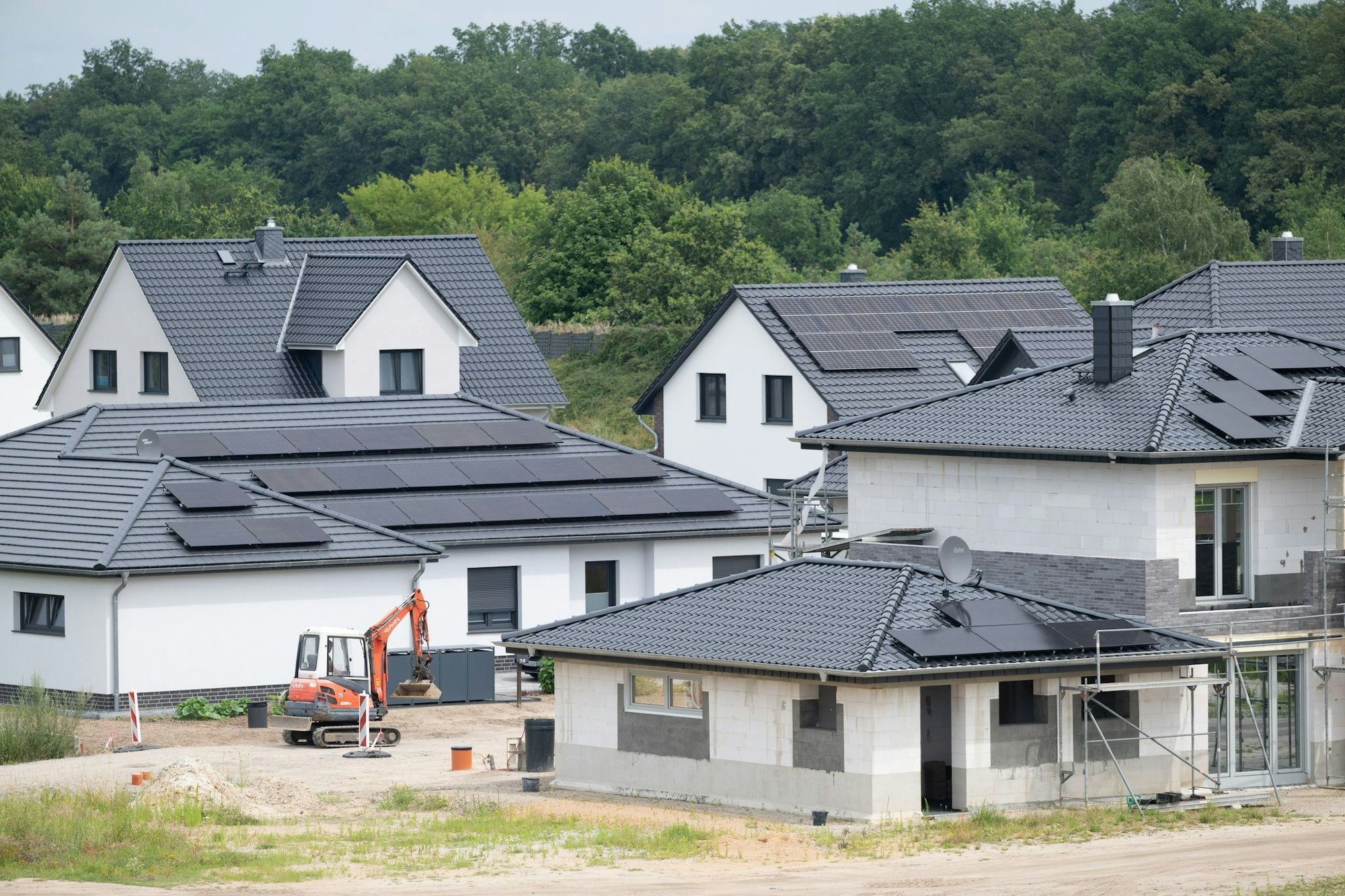 Vorsicht: Einschränkungen, die Bauherren den Zutritt zur Baustelle verwehren, verstecken sich oft in den AGBs eines Bauvertrags.