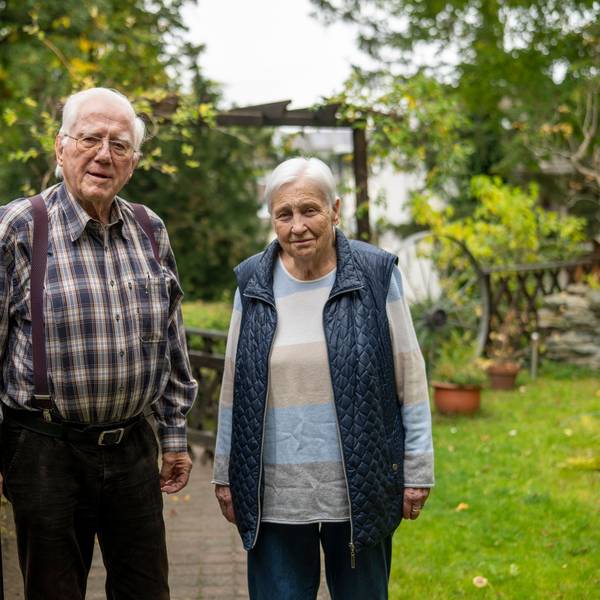 Das Bild zeigt die Ehrenamtler Ernst Mommertz und Erika Wittkamp.