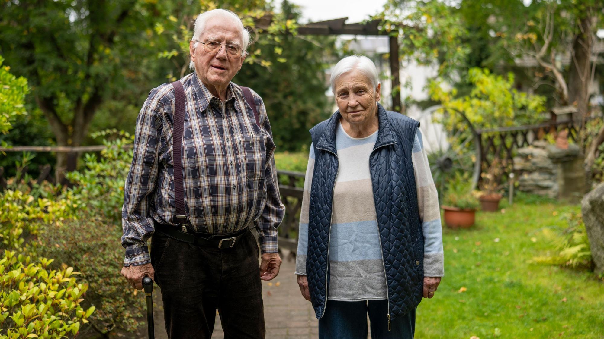 Das Bild zeigt die Ehrenamtler Ernst Mommertz und Erika Wittkamp.