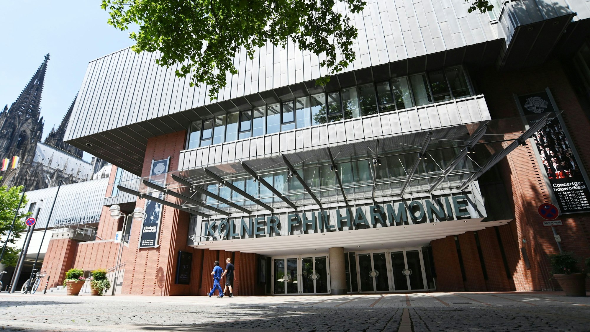 Die Kölner Philharmonie in der Nähe des Doms.