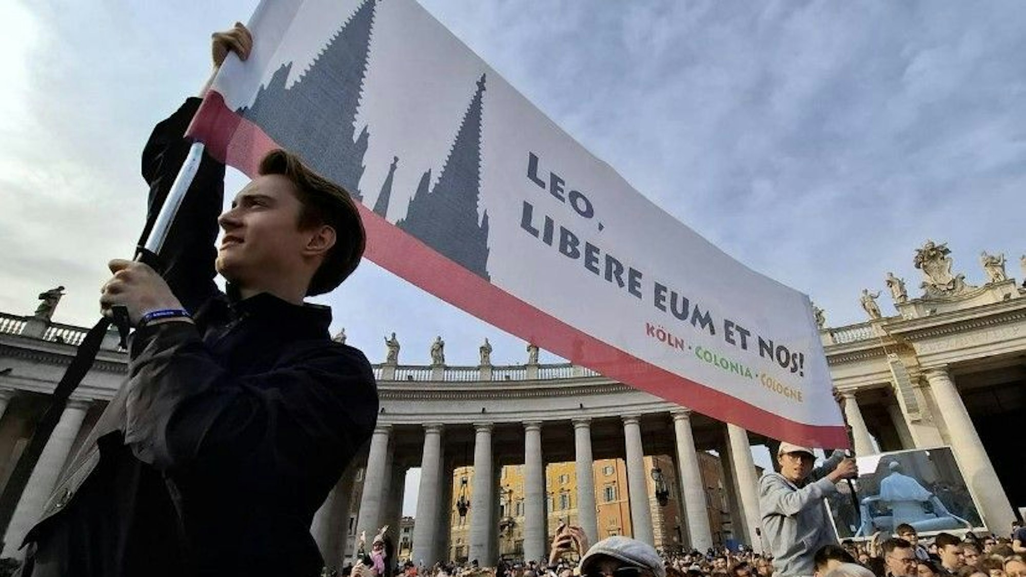 ARCHIV - 25.12.2024, Nordrhein-Westfalen, Köln: Kardinal Rainer Maria Woelki, Erzbischof von Köln. (zu dpa: «Betroffenenorganisation zeigt Kardinal Woelki an») Foto: Roberto Pfeil/dpa +++ dpa-Bildfunk +++