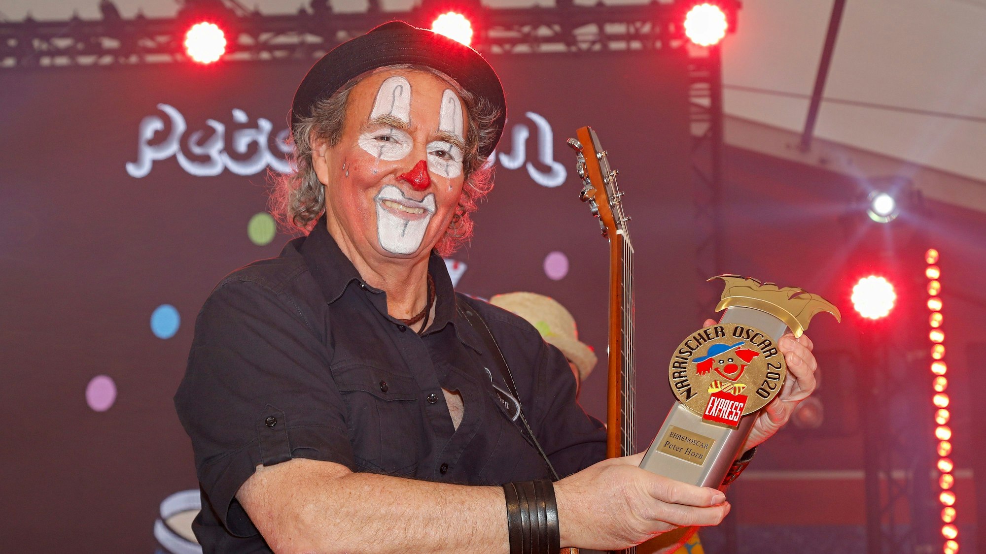 Weiberfastnacht 2020 im Express-Zelt. Auf der Bühne Ehren-Oscar-Gewinner Peter Horn.