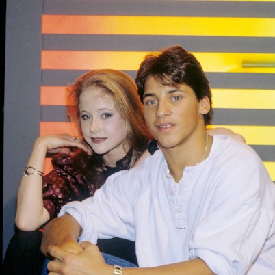 Silvia Seidel und Patrick Bach sitzen nebeneinander.