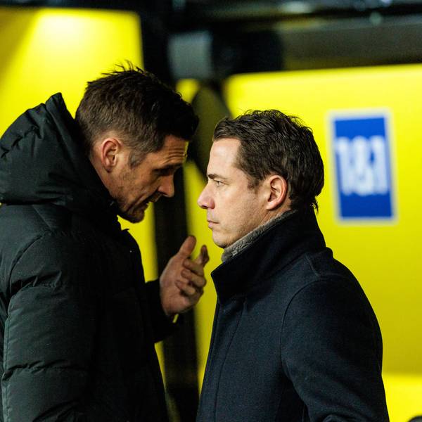 Dortmunds Sport-Geschäftsführer Lars Ricken (r.) unterhält sich mit Sportdirektor Sebastian Kehl.
