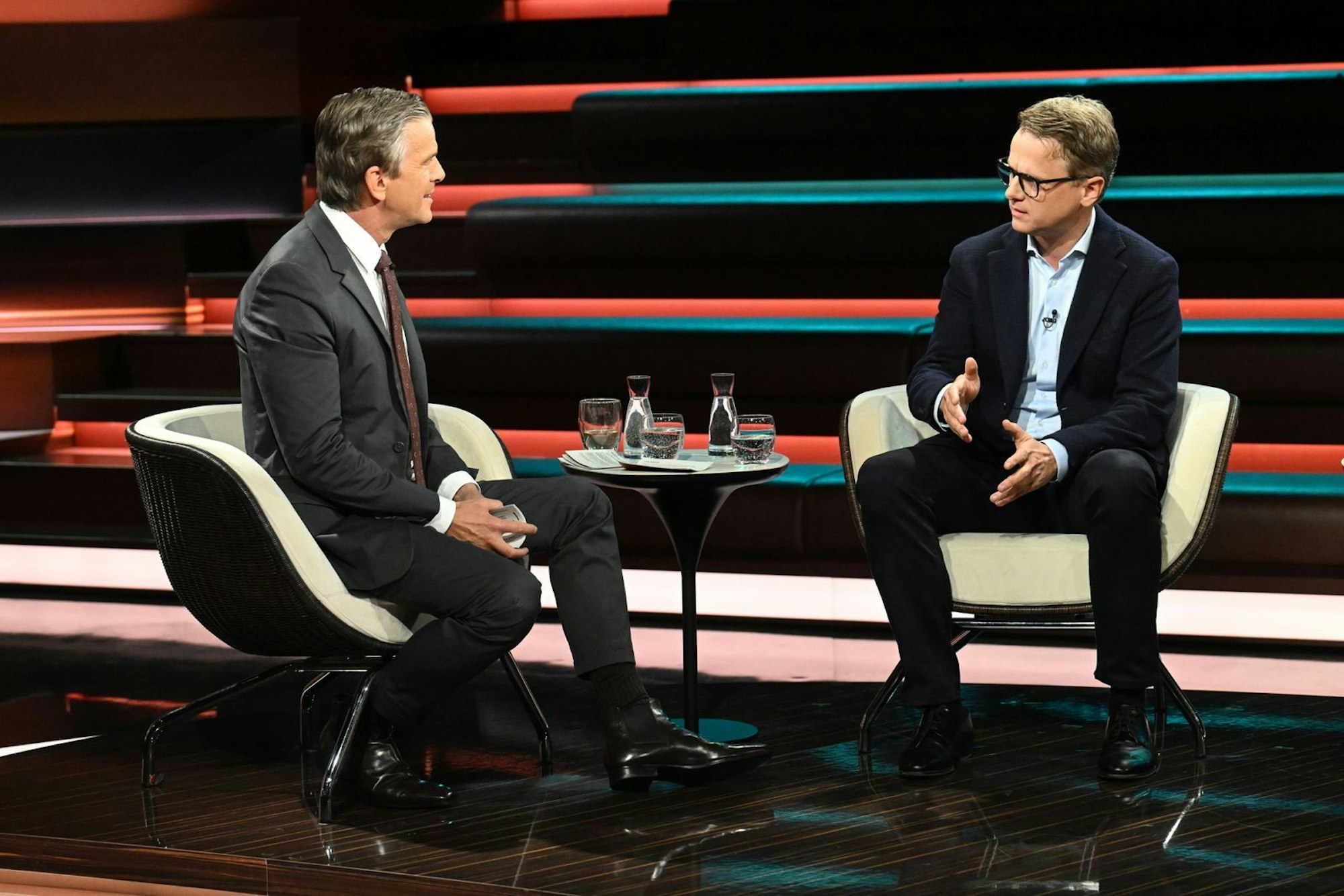 „Offenkundig hat die SPD-Fraktion ihren Minister zu wenig mitgenommen“, mutmaßte CDU-General Carsten Linnemann (rechts) im Gespräch mit Markus Lanz. (Bild: ZDF / Cornelia Lehmann)