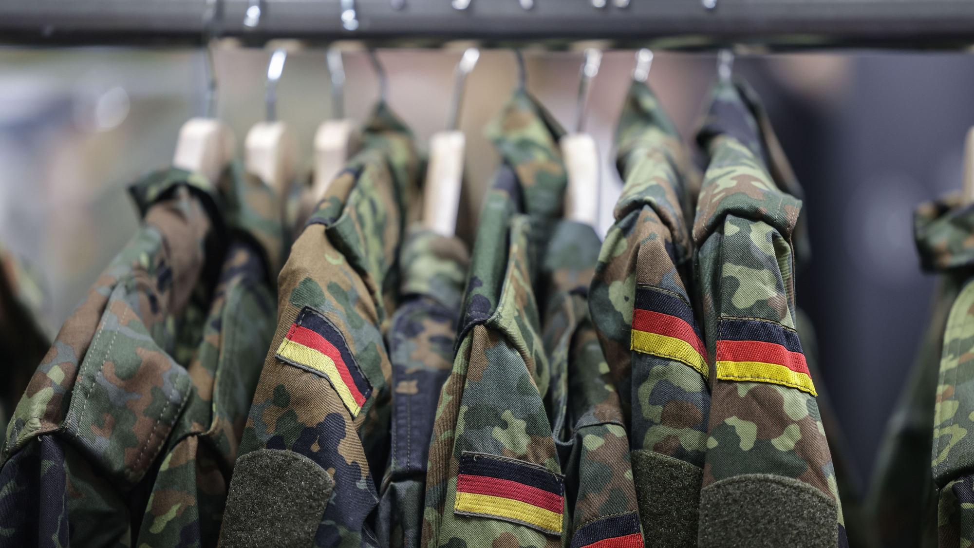 Der Koalitionsstreit um die Wehrpflicht schwelt weiter.