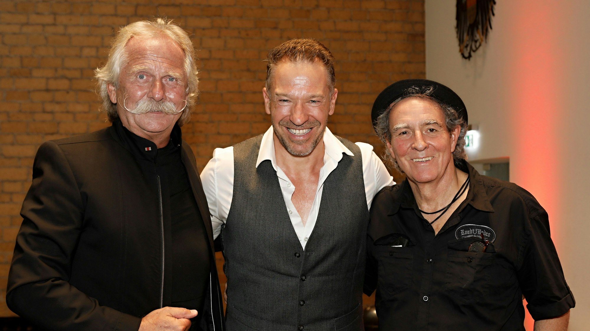 Henning Krautmacher, Patrick Lück und Peter Horn stehen zusammen.