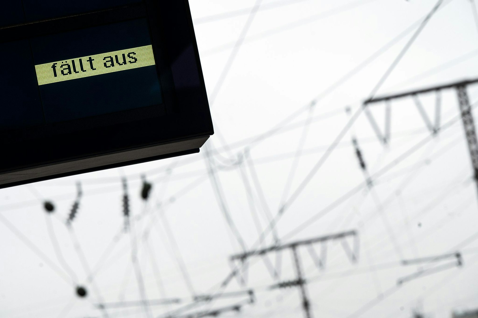 Nach Angaben der Bahn ist ein Stellwerk in Köln-Kalk betroffen. (Symbolbild)