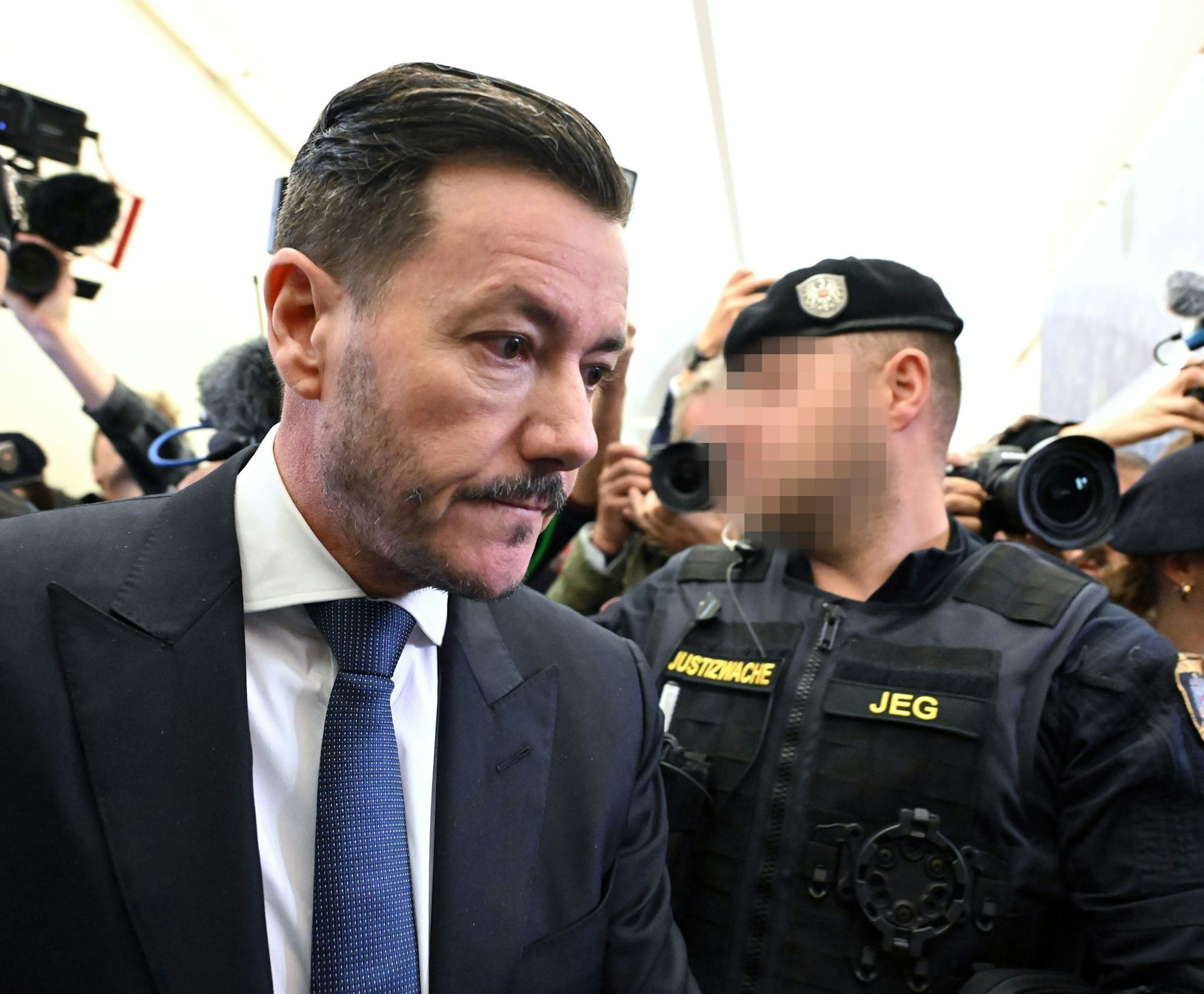 Der Investor René Benko ist wegen Gläubiger-Schädigung zu zwei Jahren Haft verurteilt worden