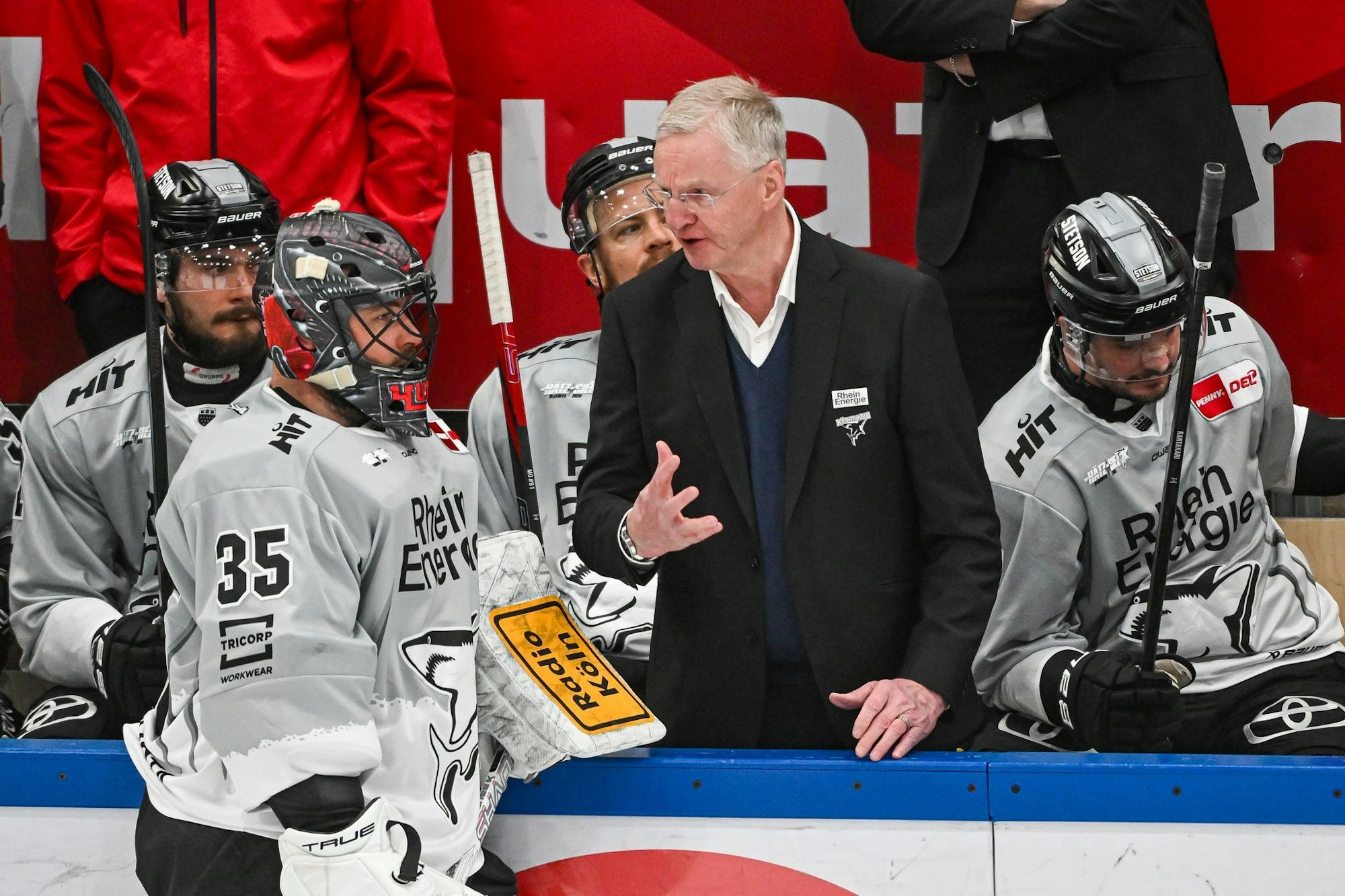 Chefcoach Kari Jalonen führte die Haie ins Play-Off-Finale.