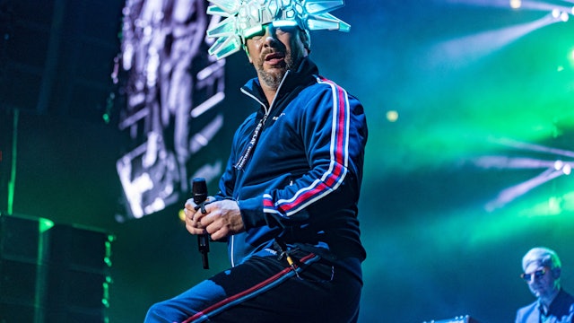 Jamiroquai bei ihrem letzten Auftritt  2019 in der Kölner LANXESS arena.