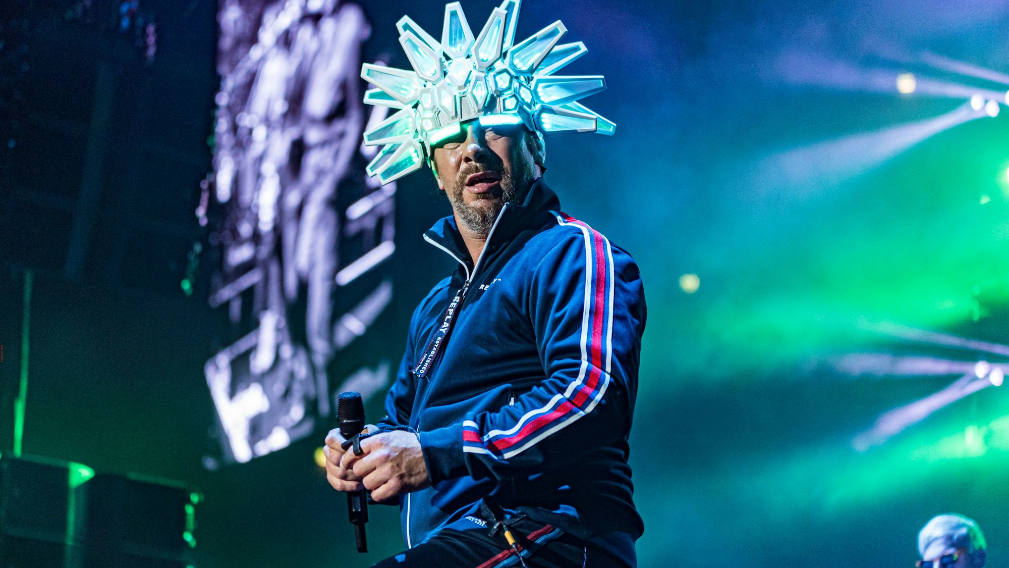 Jamiroquai bei ihrem letzten Auftritt  2019 in der Kölner LANXESS arena.