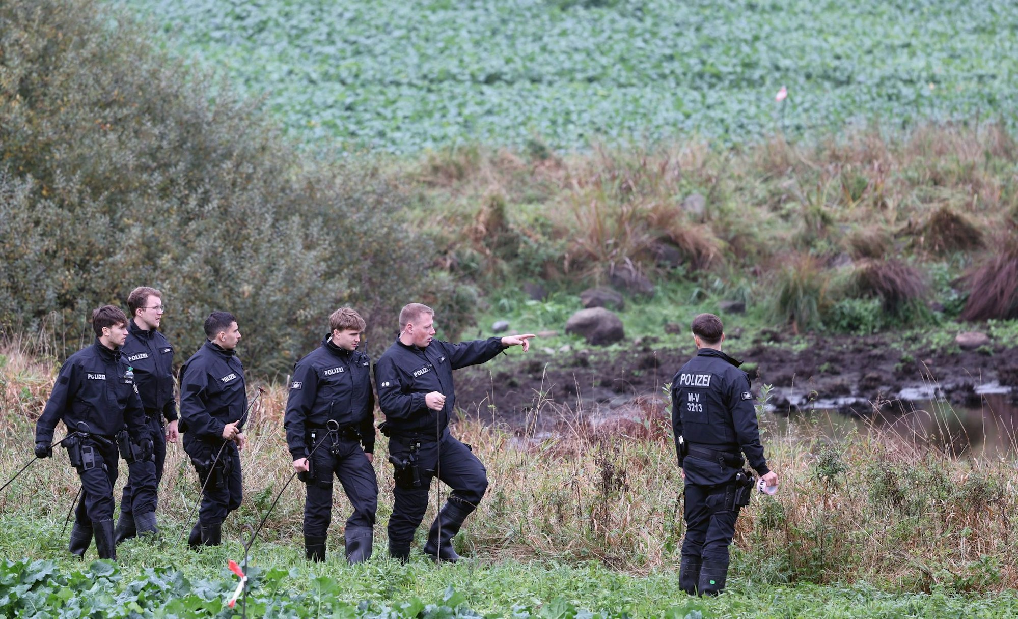 Am Mittwoch hatten Polizisten vor allem das Umfeld eines Tümpels penibel abgesucht.