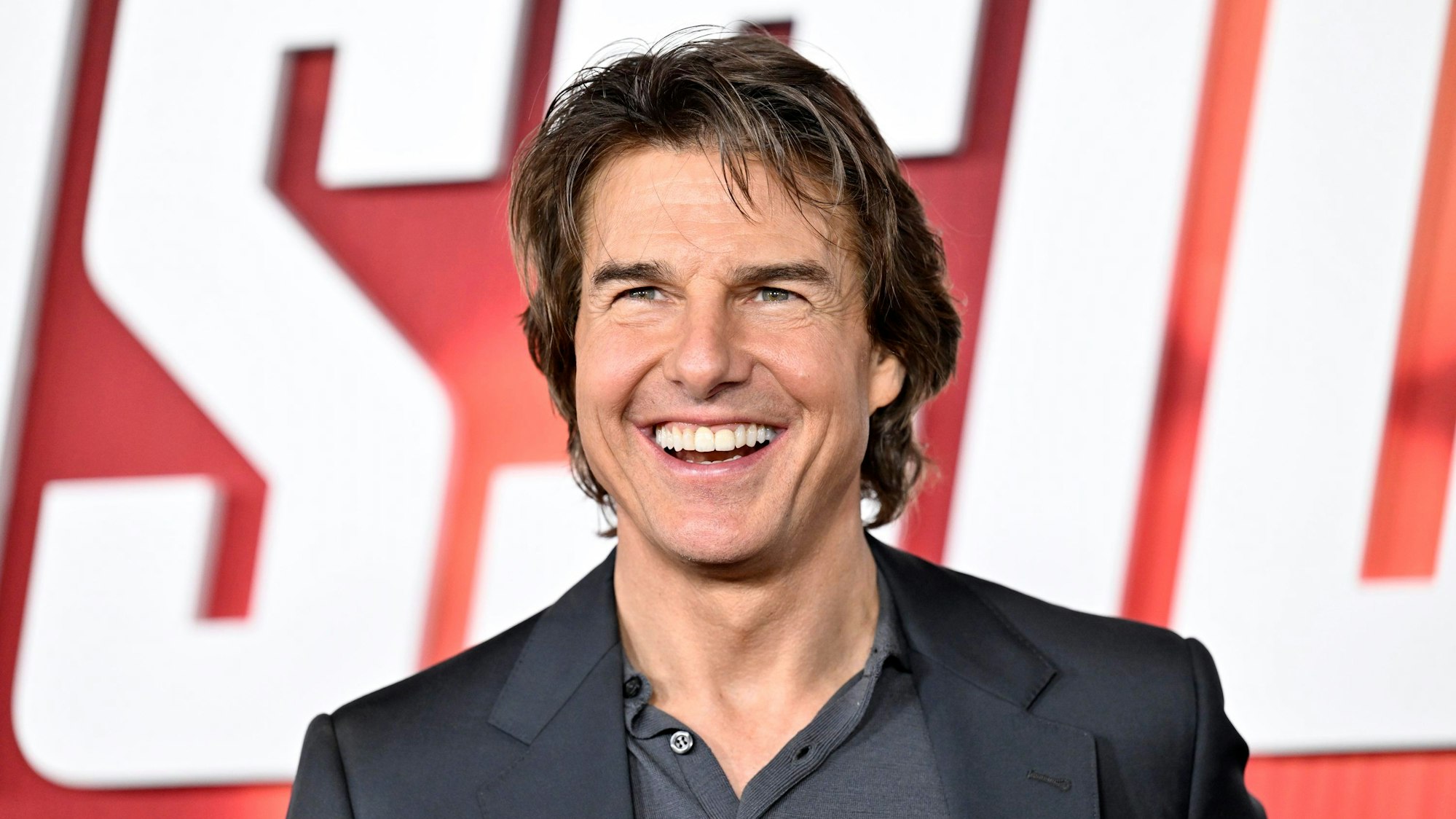 Tom Cruise lacht bei der Premiere von „Mission: Impossible - Dead Reckoning Part One“.