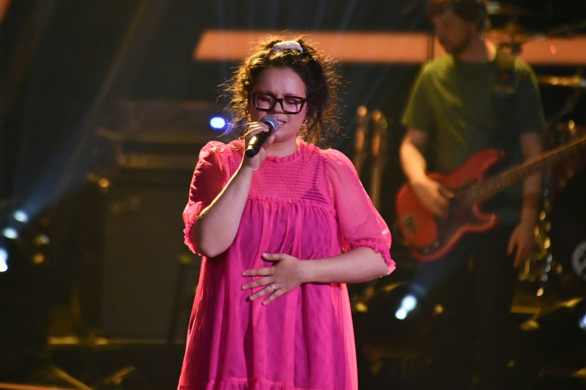 Sophia ist Musicalfan. Sie entlockt den Fantas, dass sie ein Fanta-Vier-Musical planen. (Bild: Joyn/ André Kowalski)