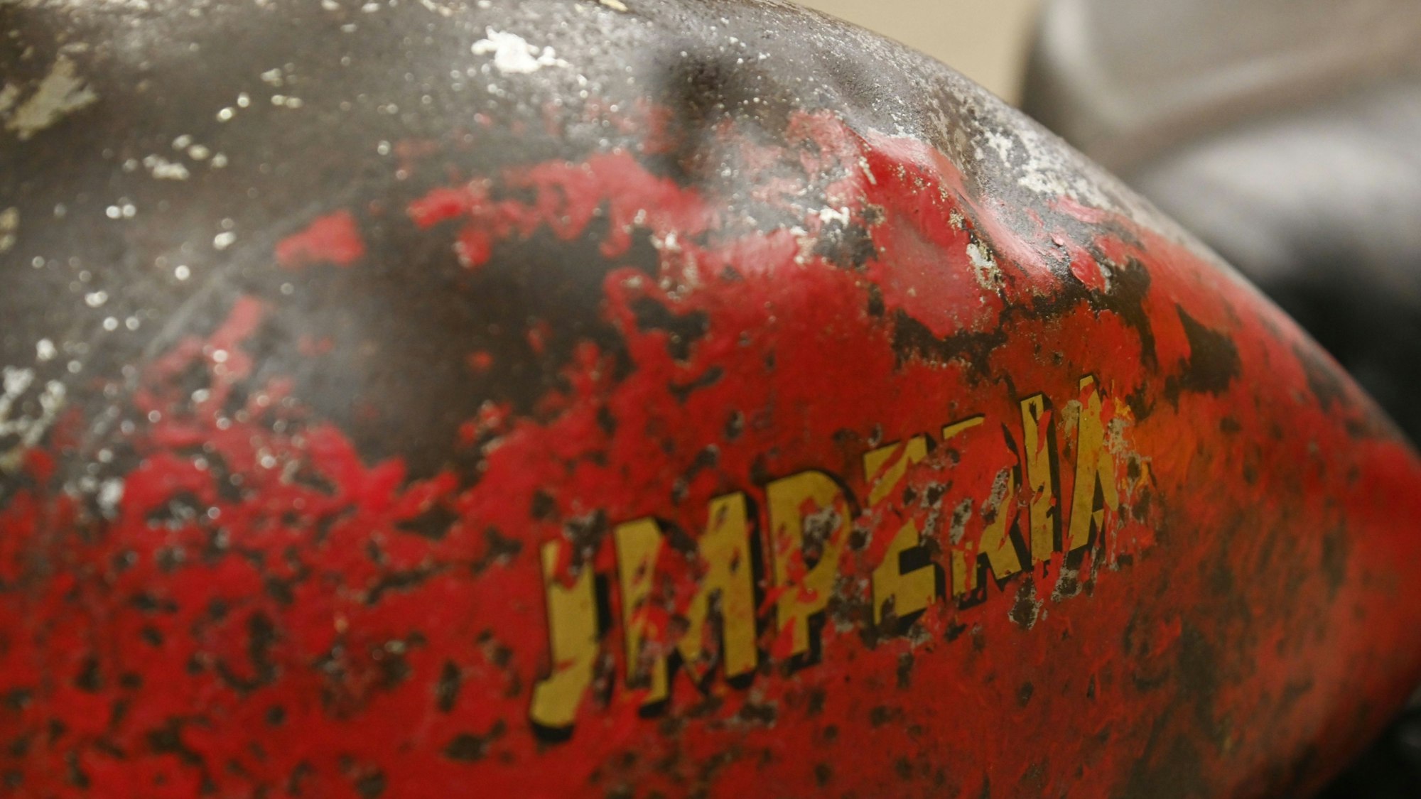 Dass die Imperia ein bewegtes Leben hat, erkennt man im Blech.