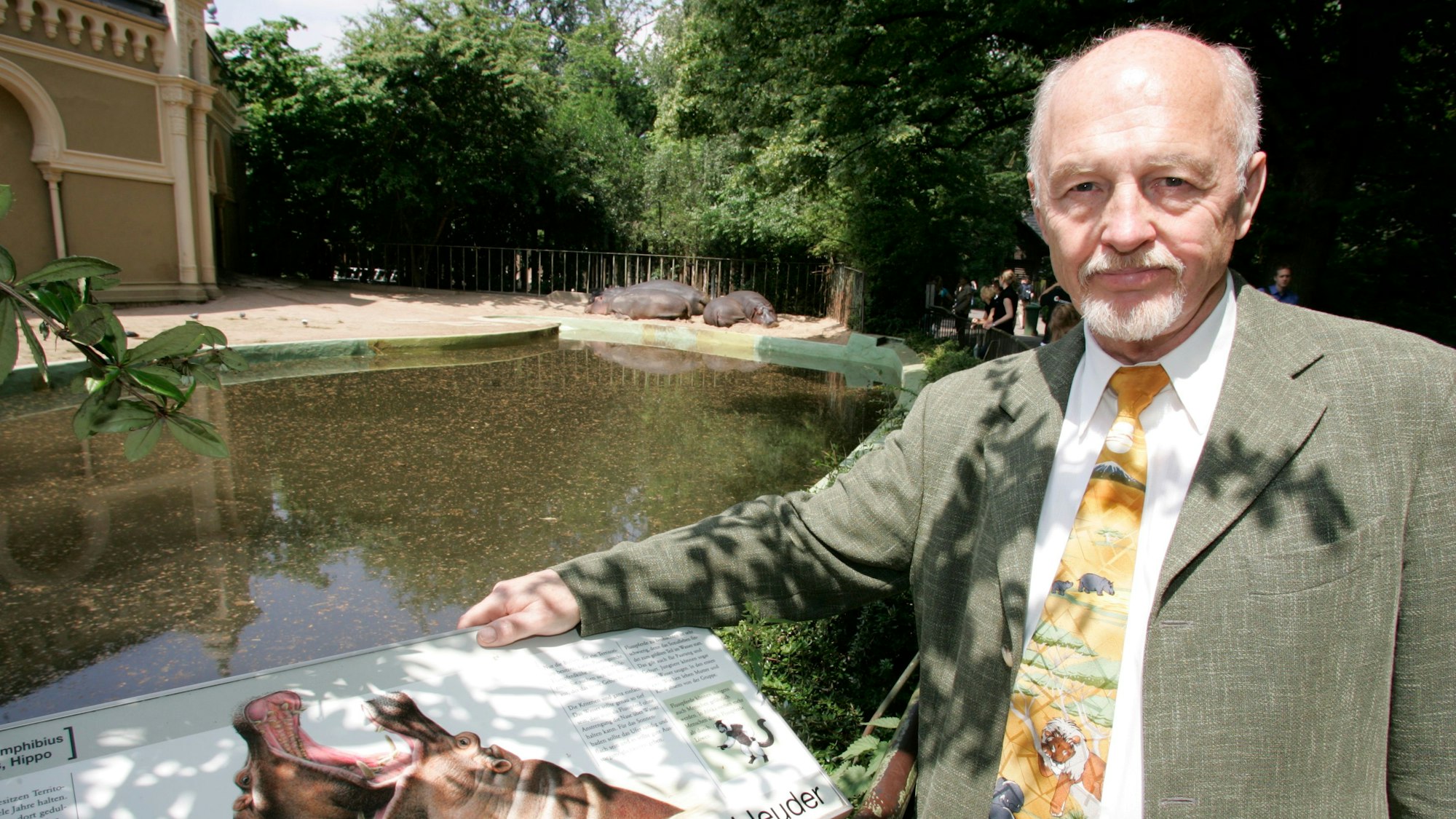 Das Bild zeigt den ehemaligen Direktor des Kölner Zoos, Gunther Nogge, auf einer alten Aufnahme. Foto: Patrick Fouad