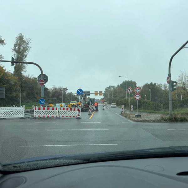 Das Bild zeigt eine Baustelle in Frechen auf der Bonnstraße.