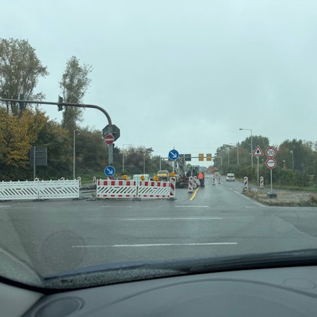 Das Bild zeigt eine Baustelle in Frechen auf der Bonnstraße.