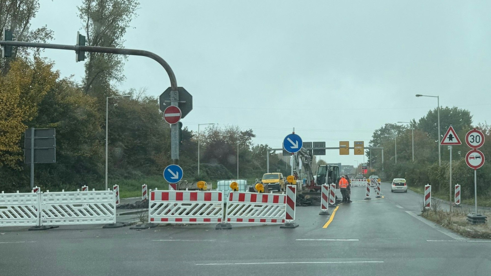 Das Bild zeigt eine Baustelle in Frechen auf der Bonnstraße.