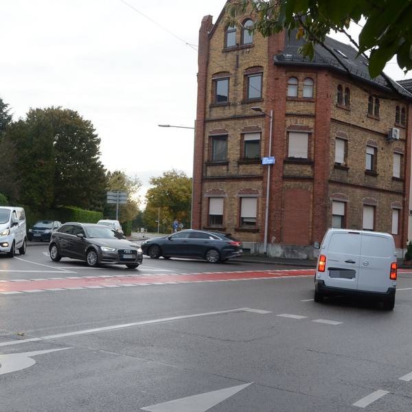 Die Kreuzung Frankfurter Straße /Wahnbachtalstraße im Siegburger Stadtteil Deichhaus