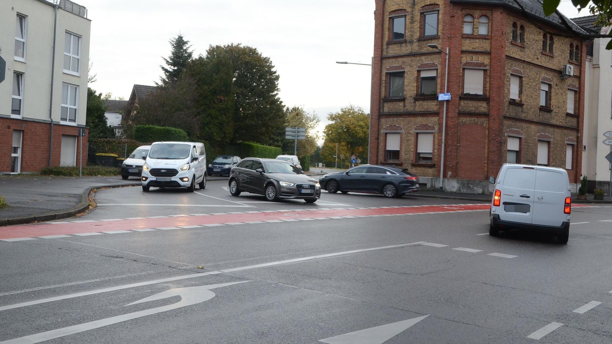 Die Kreuzung Frankfurter Straße /Wahnbachtalstraße im Siegburger Stadtteil Deichhaus