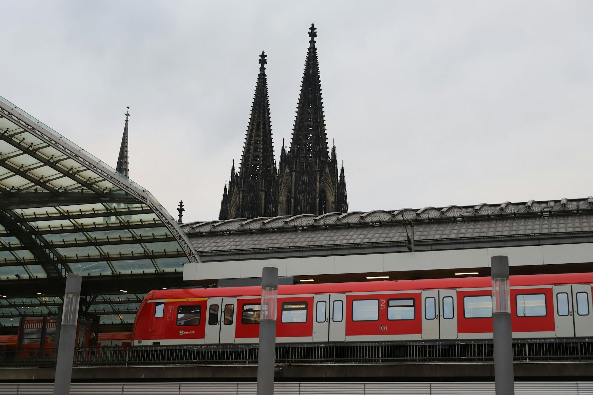 Die Züge in Köln fahren wieder.