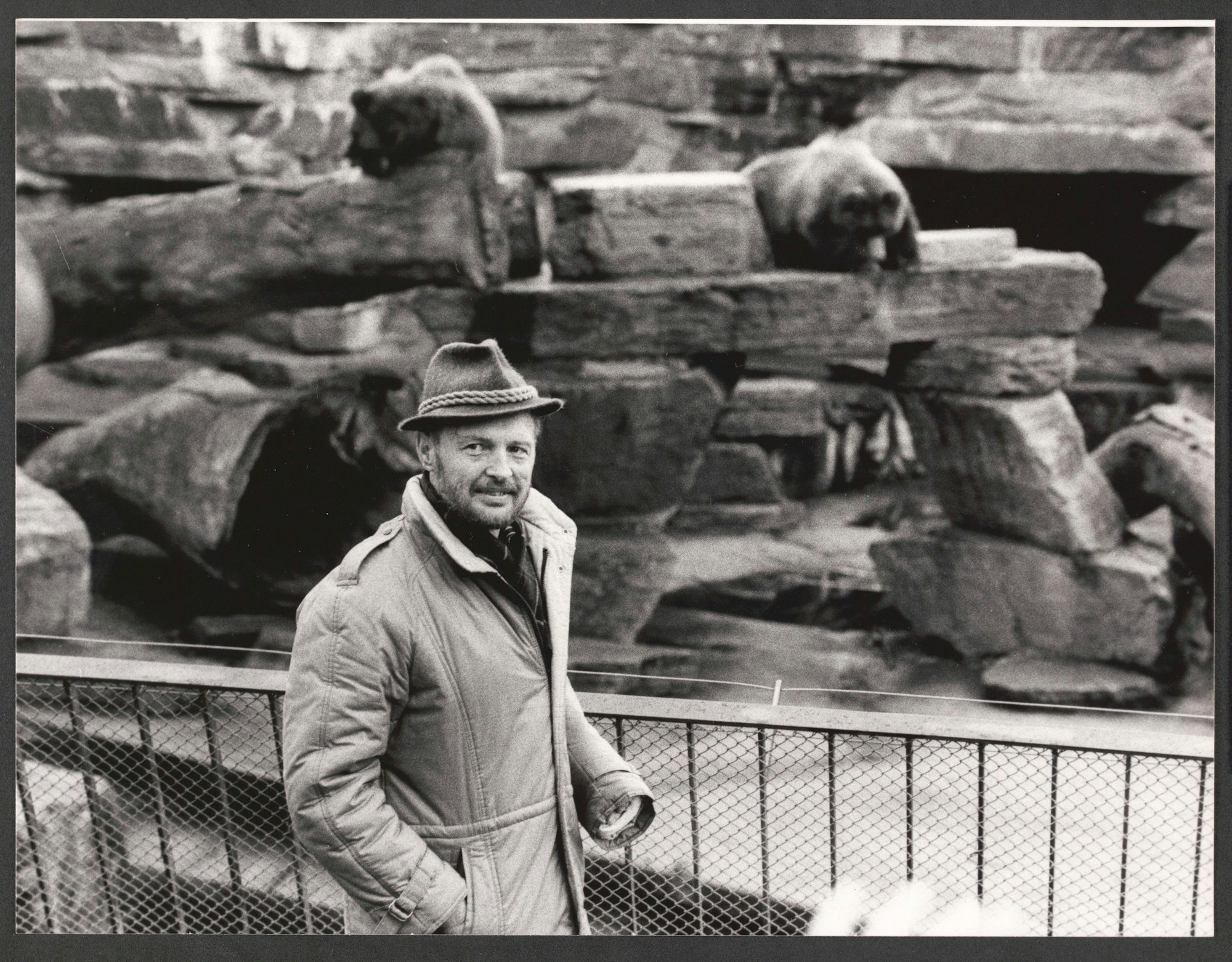 Gunther Nogge vor dem Bärengehege