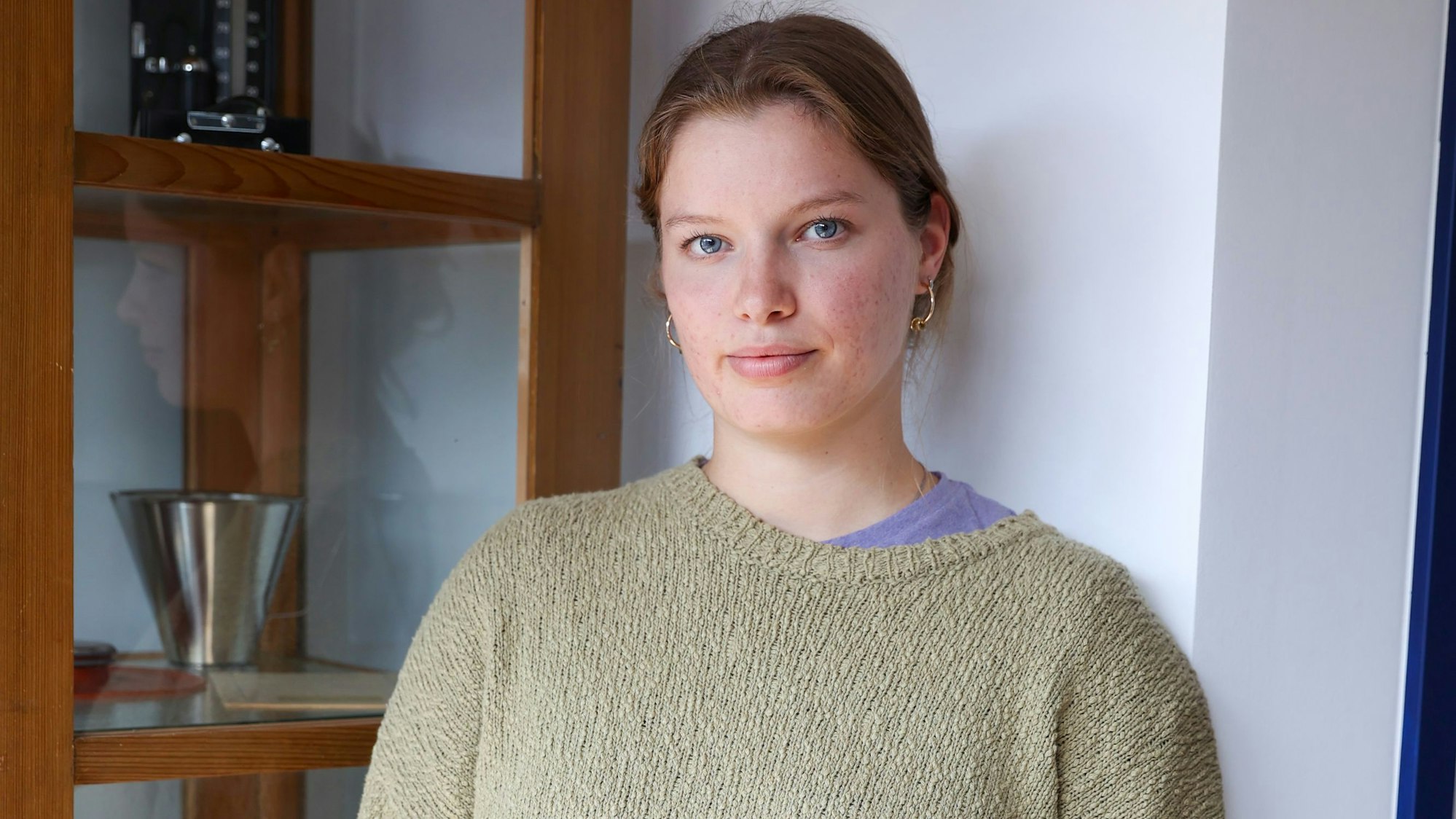 25.08.2025
Köln:
Pflegenotstand - und nun? Auszubildende, die an der Uniklink gerade ihre Ausbildung zur Pflegefachkraft gestartet haben, haben sich intensiv mit ihrem Berufsbild beschäftigt und erzählen davon. Warum haben sie selbst den Beruf gewählt und was sagen andere darüber. Dazu aktuelle Zahlen von IT NRW.
Lila Ellerstorfer
Foto: Martina Goyert