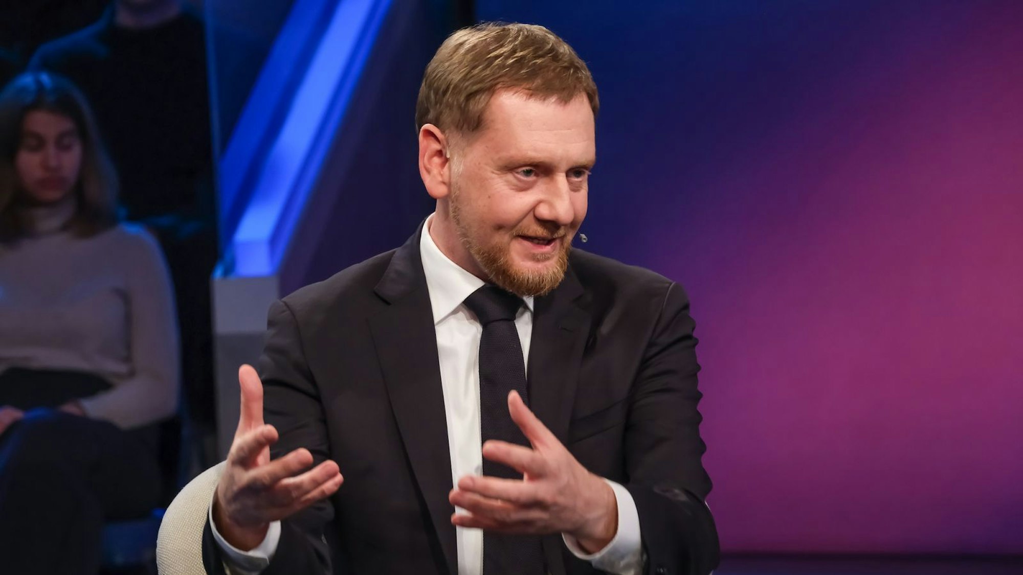 Michael Kretschmer hat bei Sandra Maischberger über eine Volksbefragung zum Thema Wehrpflicht gesprochen. (Bild: WDR/Oliver Ziebe)
