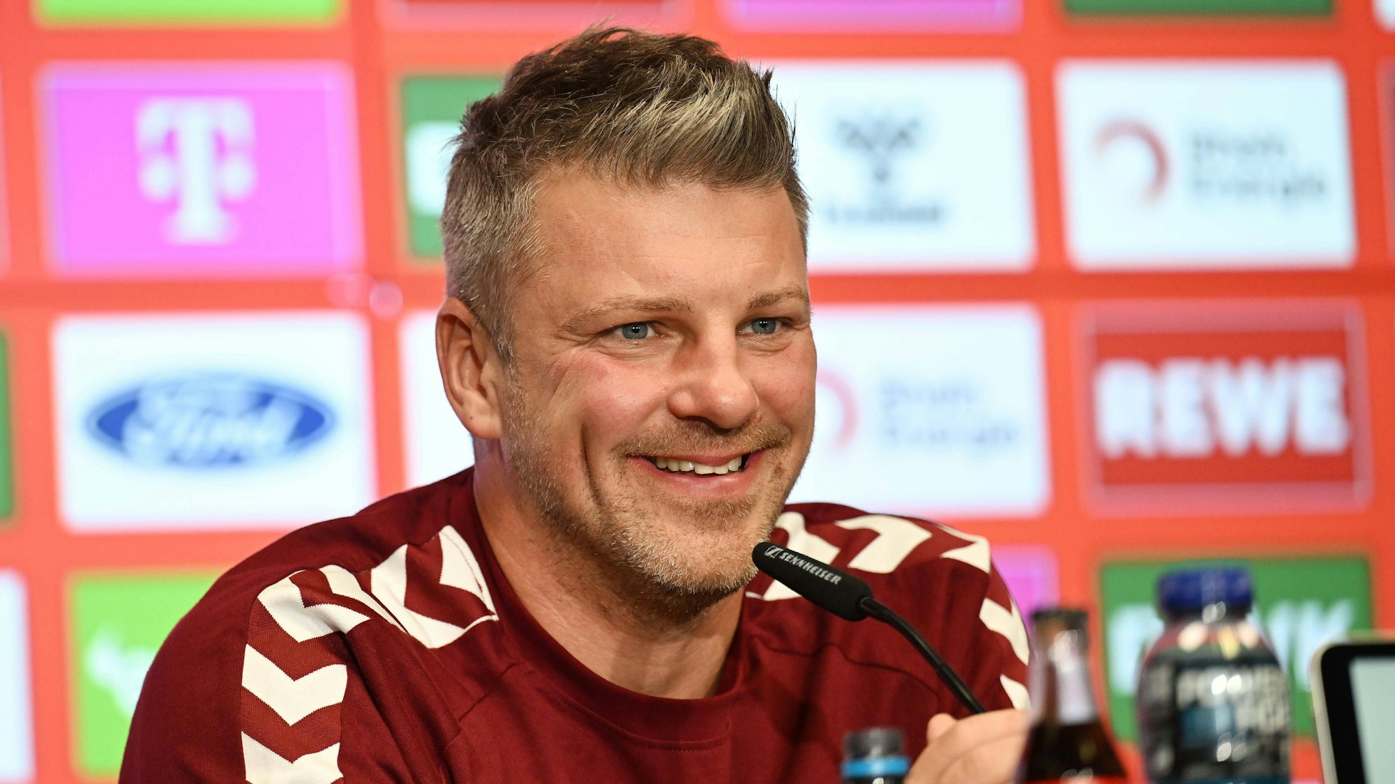 16.10.2025, xophax, Fussball 1.Bundesliga Saison 2025 / 2026 1.FC Köln Pressekonferenz vor dem Augsburg Spiel Trainer Lukas Kwasniok Köln *** 16 10 2025, xophax, Soccer 1 Bundesliga Season 2025 2026 1 FC Köln Press conference before the Augsburg match Coach Lukas Kwasniok Cologne